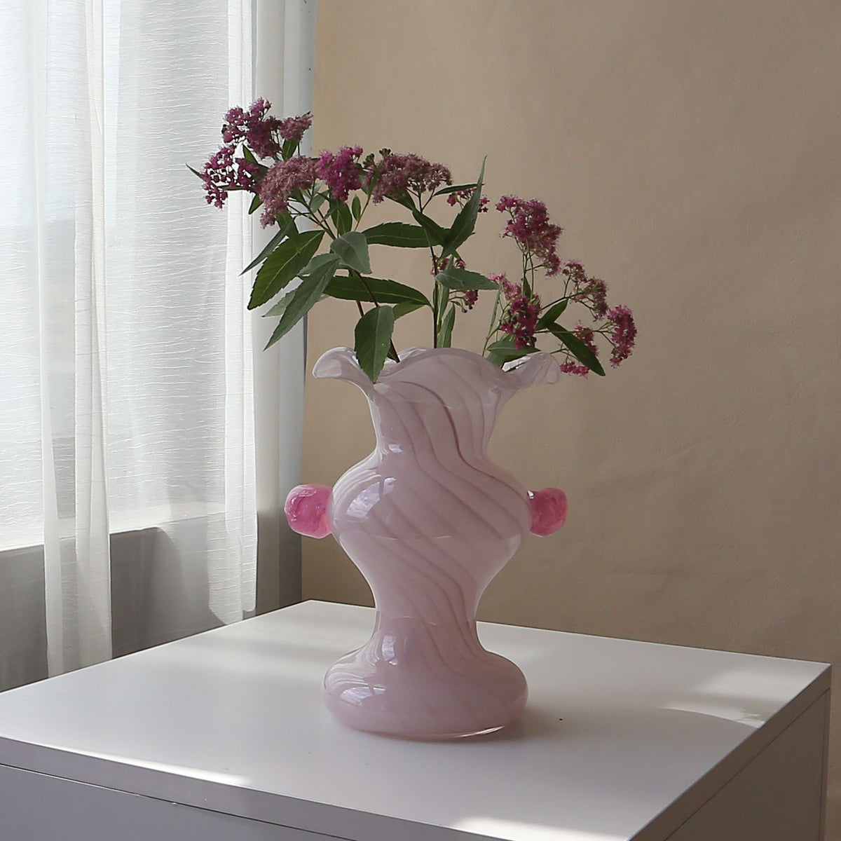 Skulpturale gewellte Kunstglas Dekovase Brehn