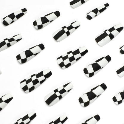 Kunstnagelset mit schickem Schachbrettmuster Brehn