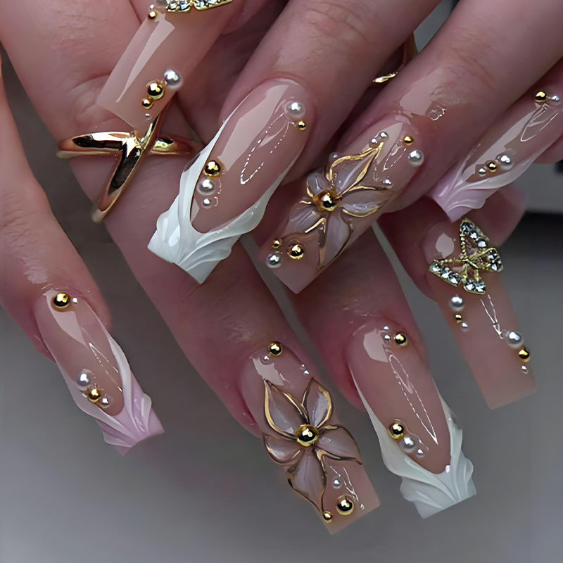 Elegante Kunstnägel mit floralem Design Brehn