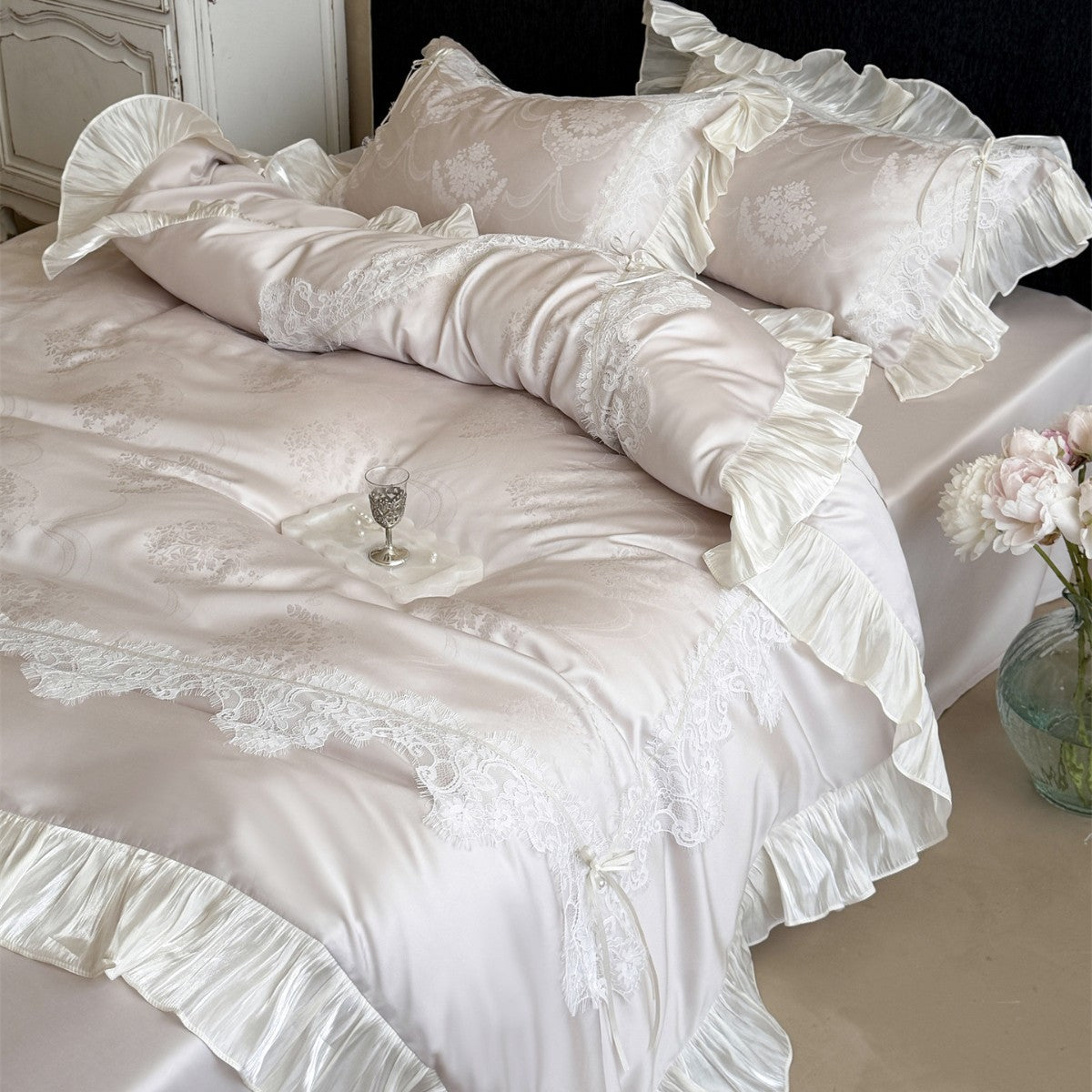 Spitzenbesatz Satin-ähnliches Rüschende Bettbezug Set mit eingewebtem Medaillon Jacquard