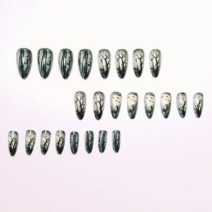 Künstlerische von der Natur inspirierte Nagelkunst Brehn