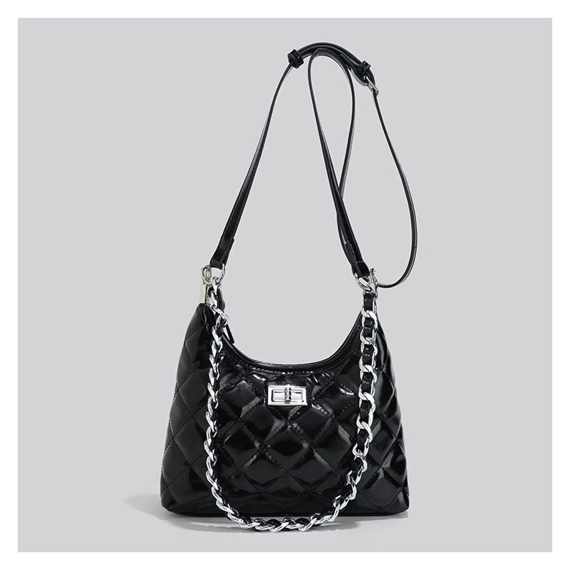 Gepolsterte Schultertasche mit Kettengriffen Brehn
