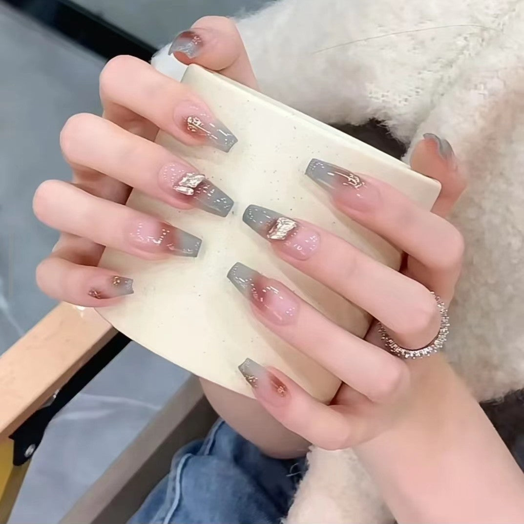 Dekoratives florales Press-On-Nagelkunst-Set Brehn