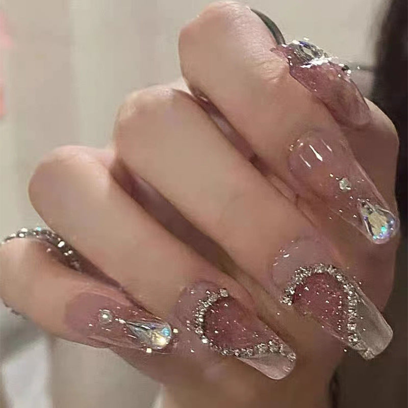 Kunstvolle Nagelsets mit floralen Akzenten Brehn