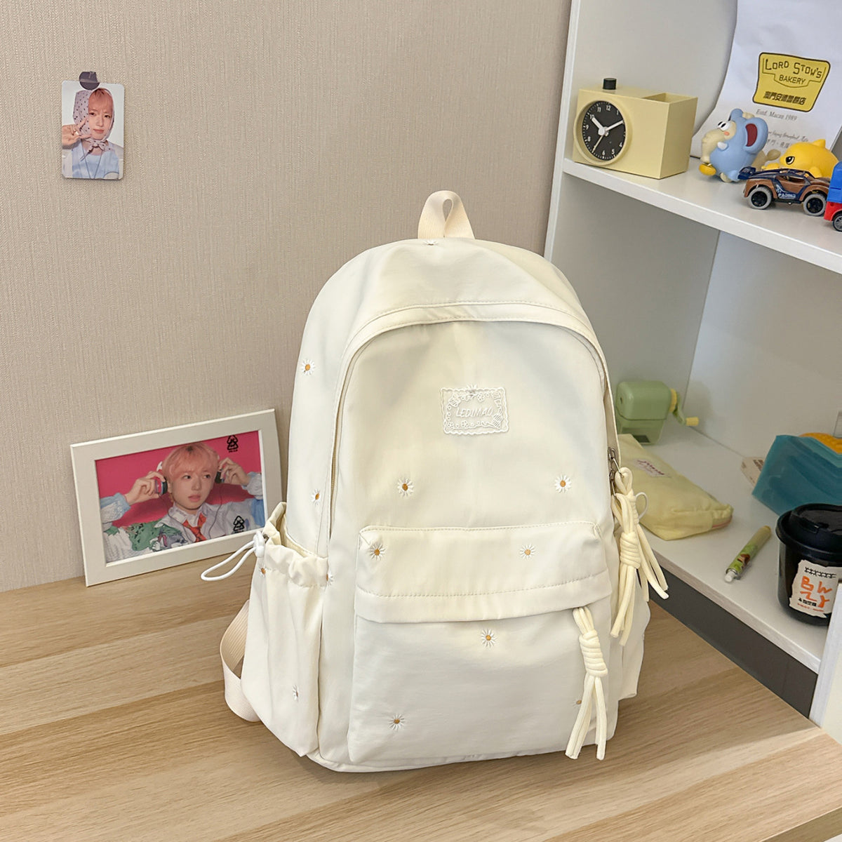 Stylischer backpack mit floralem Schmuck Brehn