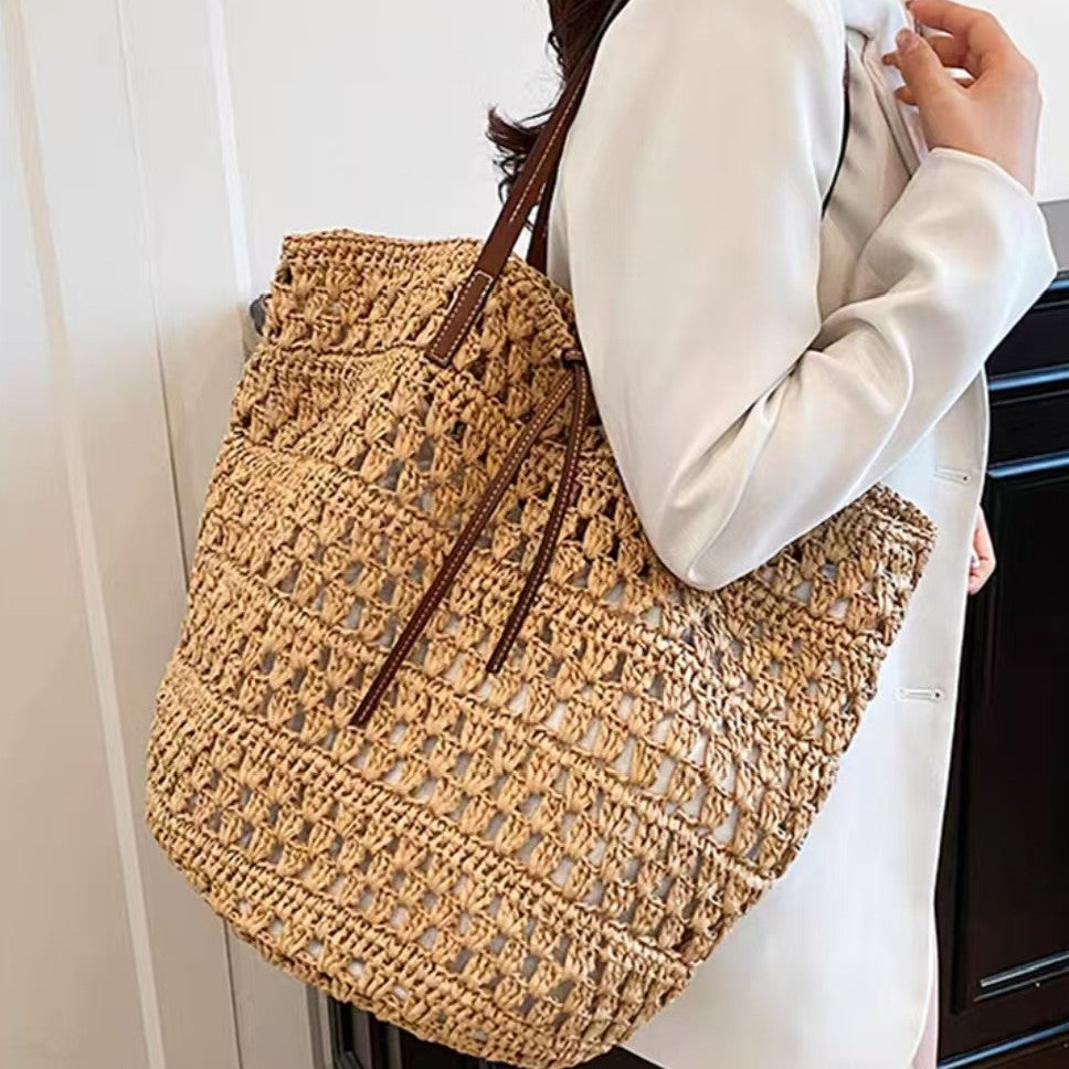 Handtasche Aus Geflochtenem Naturmaterial mit Ledergriffen Brehn