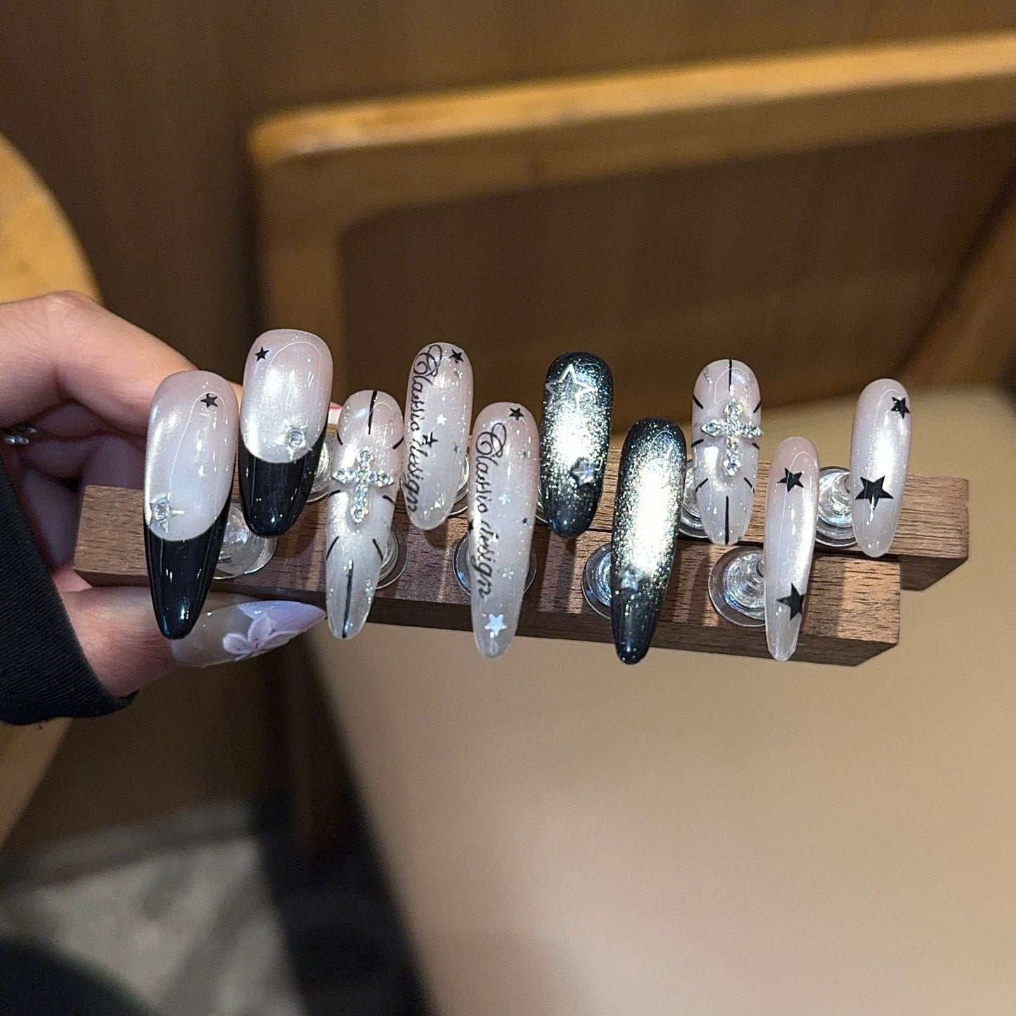 Kunstnägel mit Verspieltem Sternen-Design Brehn