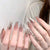 Luxuriöses Press-On Nagelkunst-Set mit eleganten metallischen Akzenten Brehn