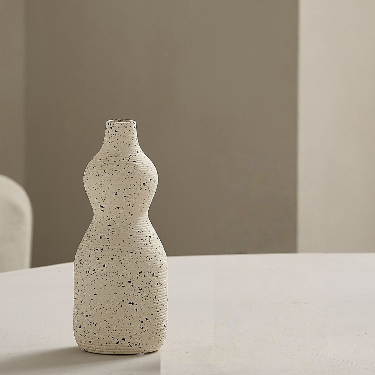 Elegante und Kunstvolle Keramikvase Brehn