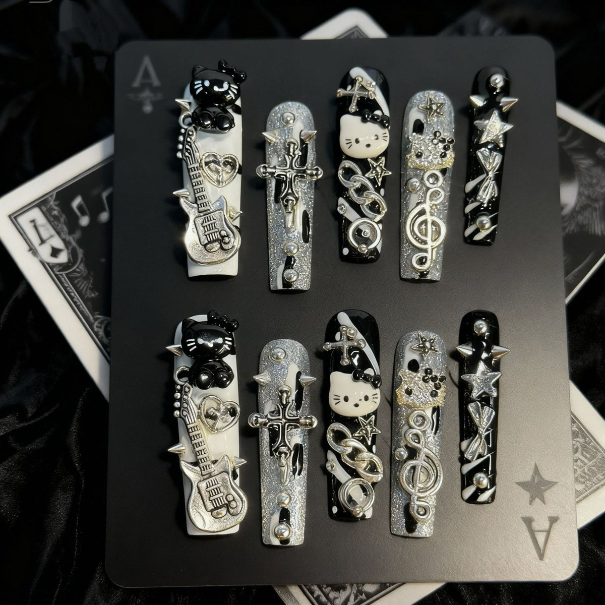 Künstlerisch thematisiertes Nagelkunstset
