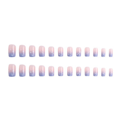 Kunstnagelset mit eleganten floralen Akzenten und Glitzerverzierungen Brehn