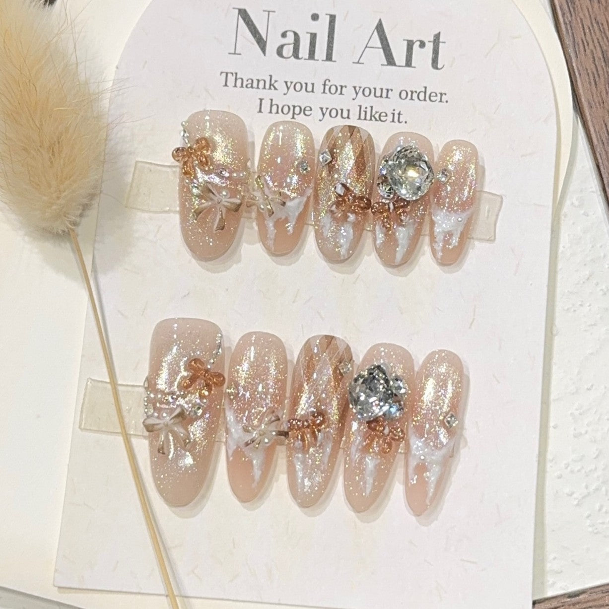 Künstliche Nagelspitzen mit Eleganten Glitzerdetails Brehn