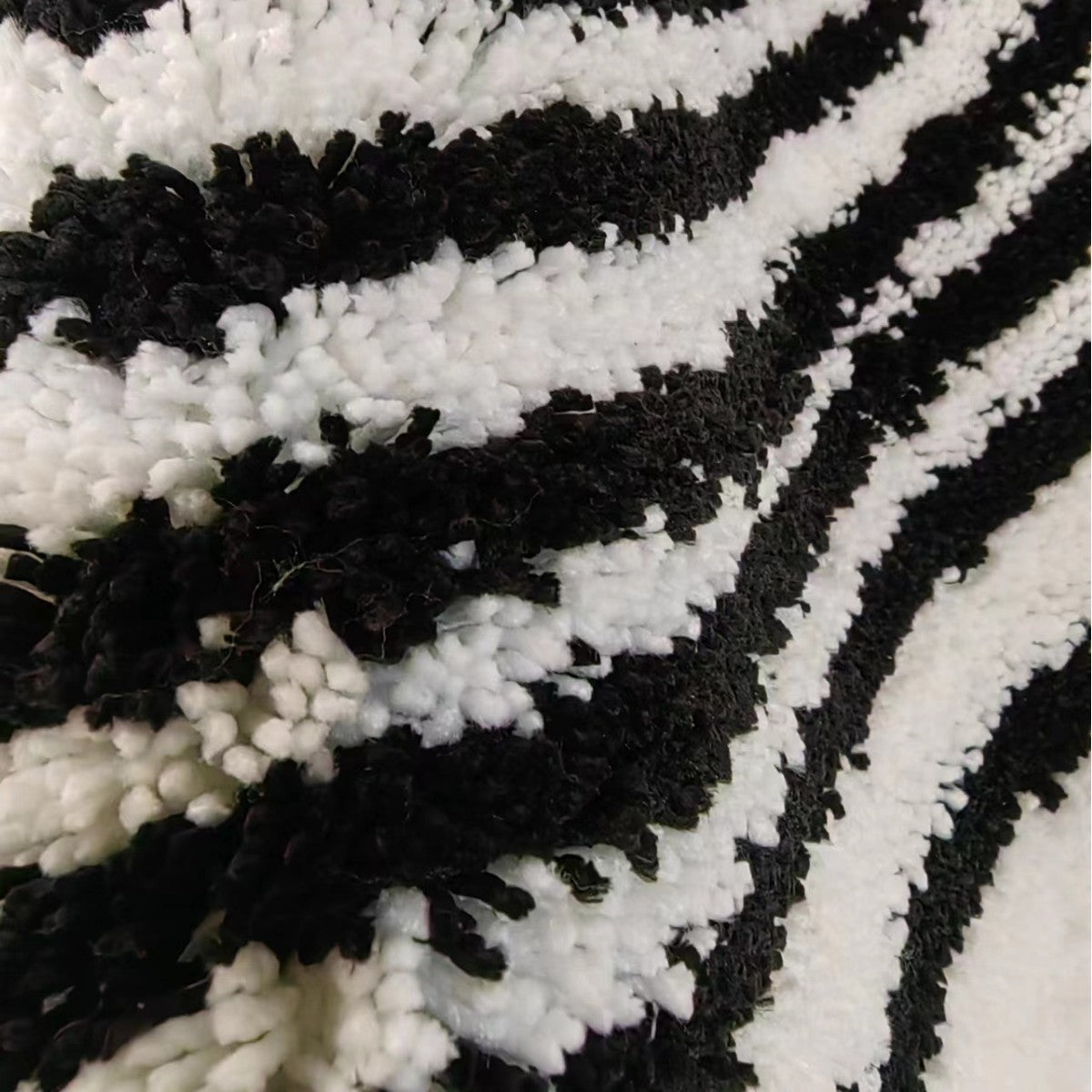 Hochflor Geometrischer Läufer mit getufteter Chenille-Textur