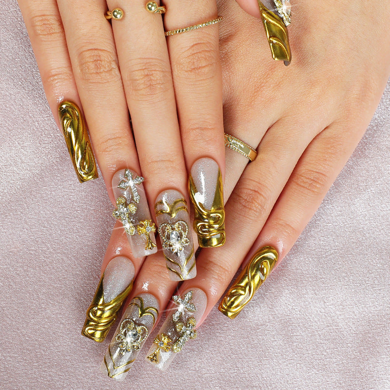 Kunstnagelset mit luxuriösen Goldverzierungen Brehn