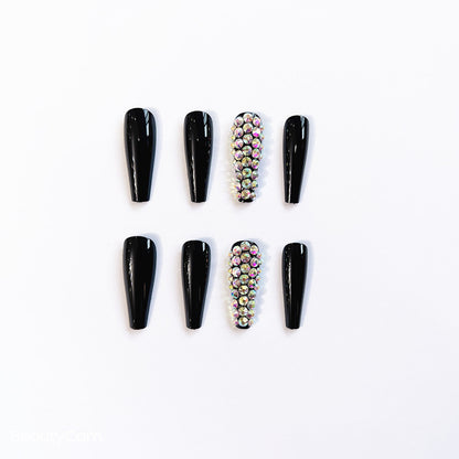 Glamouröse lange Stiletto Press-On Nagelset mit Strassakzenten