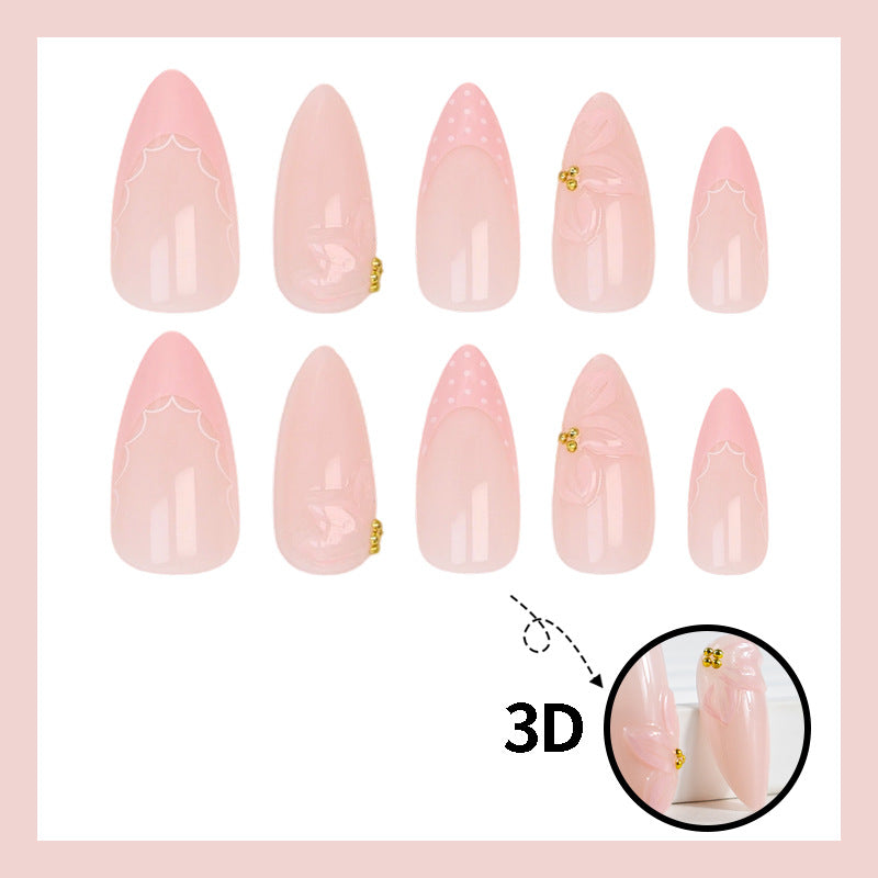 Kunstnagelset mit zarten Blütenverzierungen und elegantem Glanz Brehn