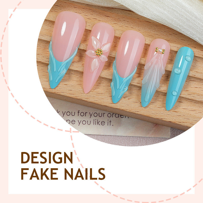 Kreatives Kunstnagelset mit blühenden Akzenten und eleganten Designs Brehn