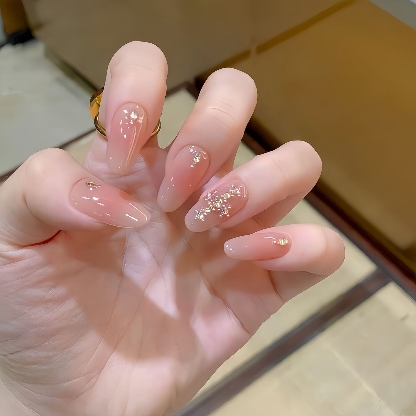 Kunstnägel mit Glamourösem Glitzer-Muster Brehn