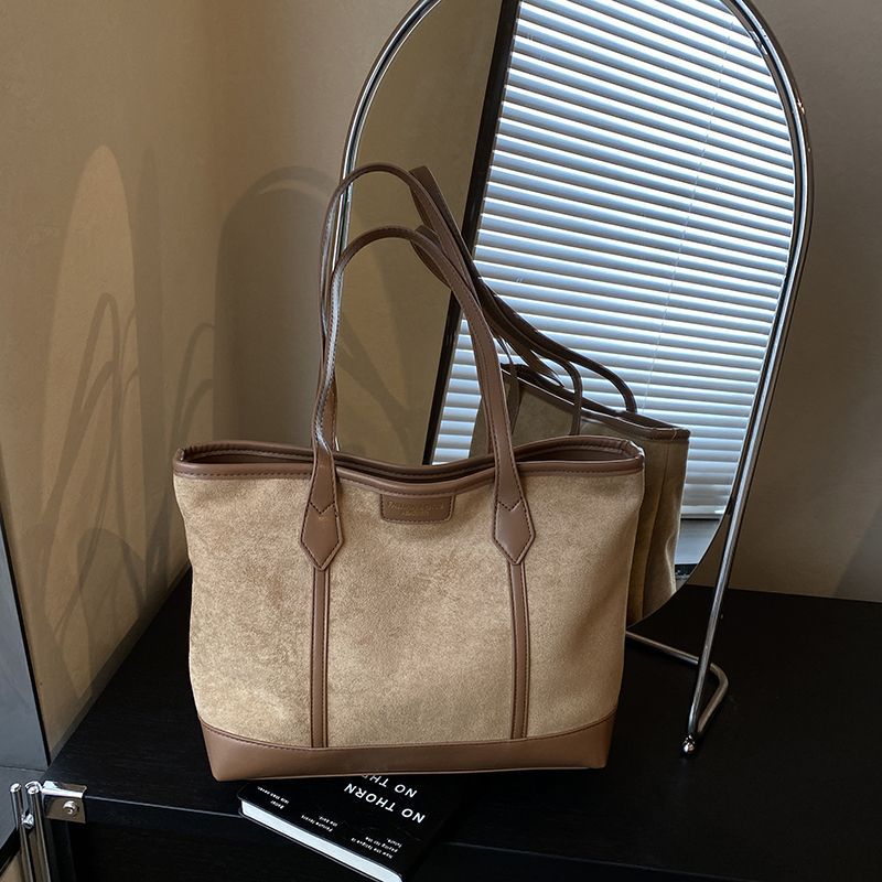 Geräumige Wildleder-Tote-Tasche Brehn