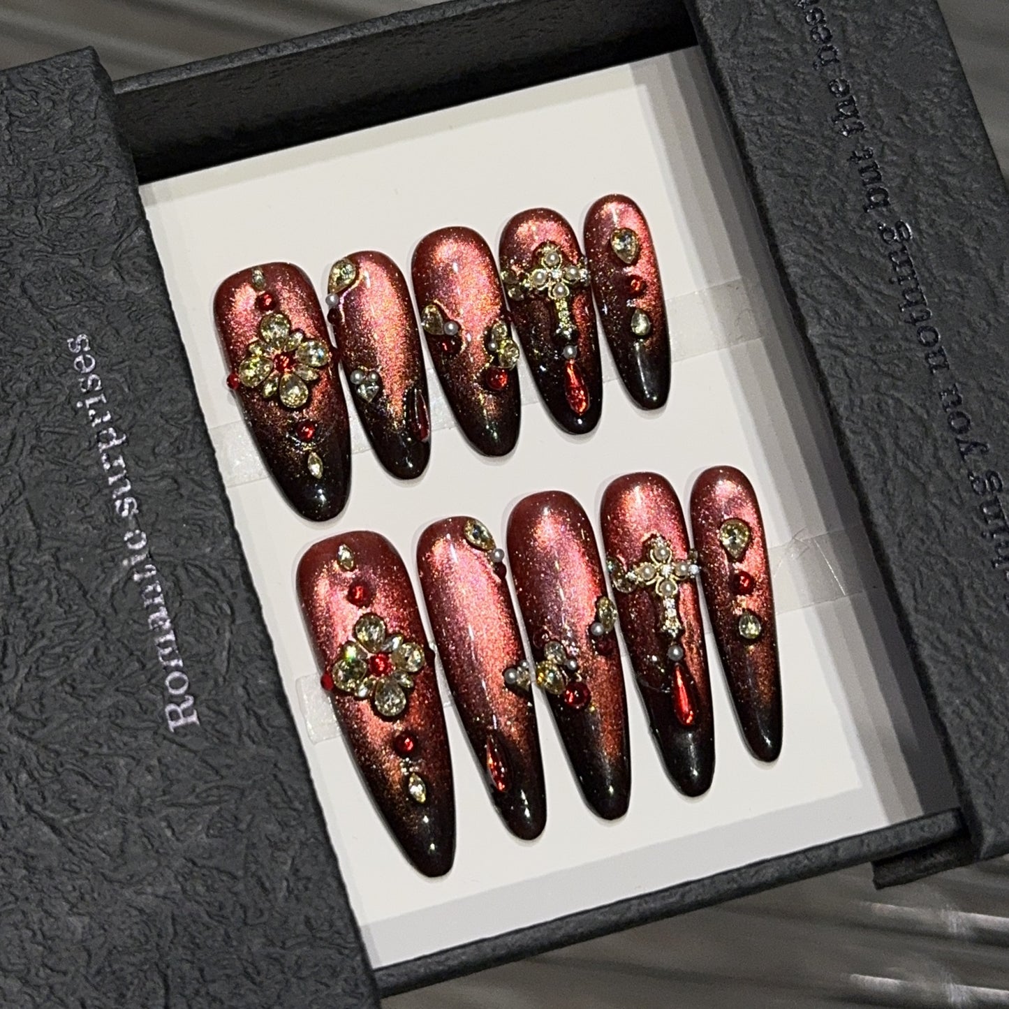 Glamouröse und Künstlerische Nagelspitzen Brehn