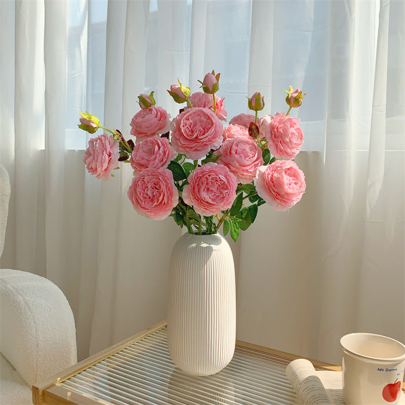 Eleganter künstlicher Rosenstrauß
