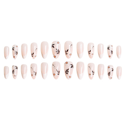 Stylische florale Nagelkunst