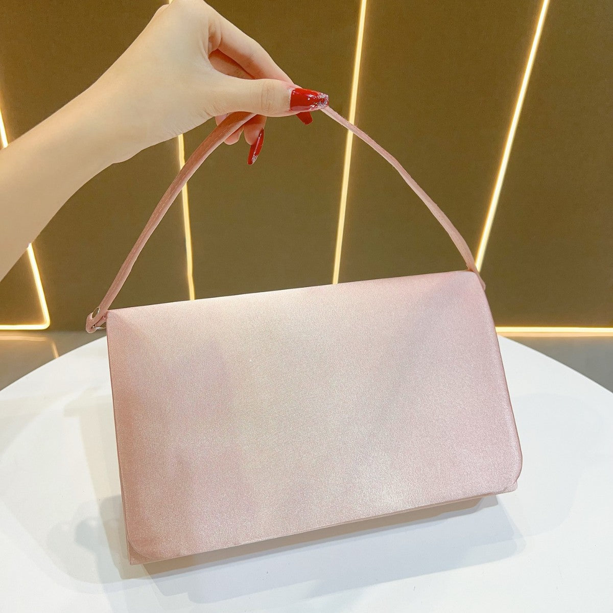 Strukturierte Handtasche