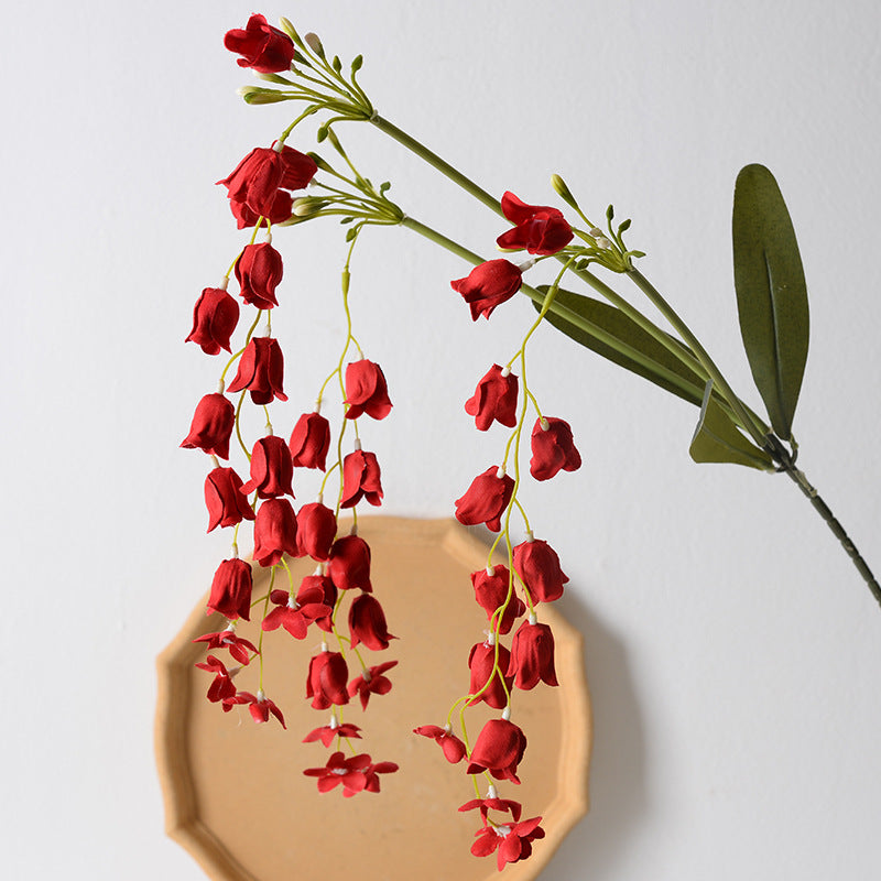 Schöne hängende Blumendekoration