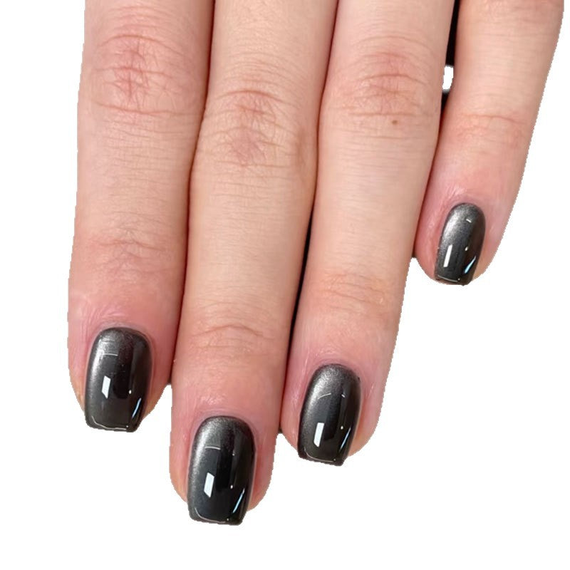 Modische Kunstnägel mit Hochglanz und Glamourösem Finish Brehn