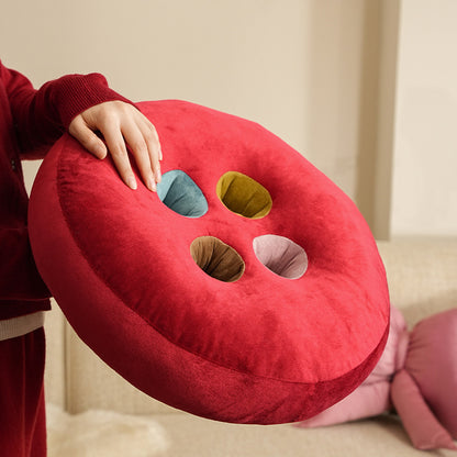 Rundes Bodenkissen-Pouf in Knopfoptik mit vier eingelassenen Fächern und weichem Samtbezug Brehn