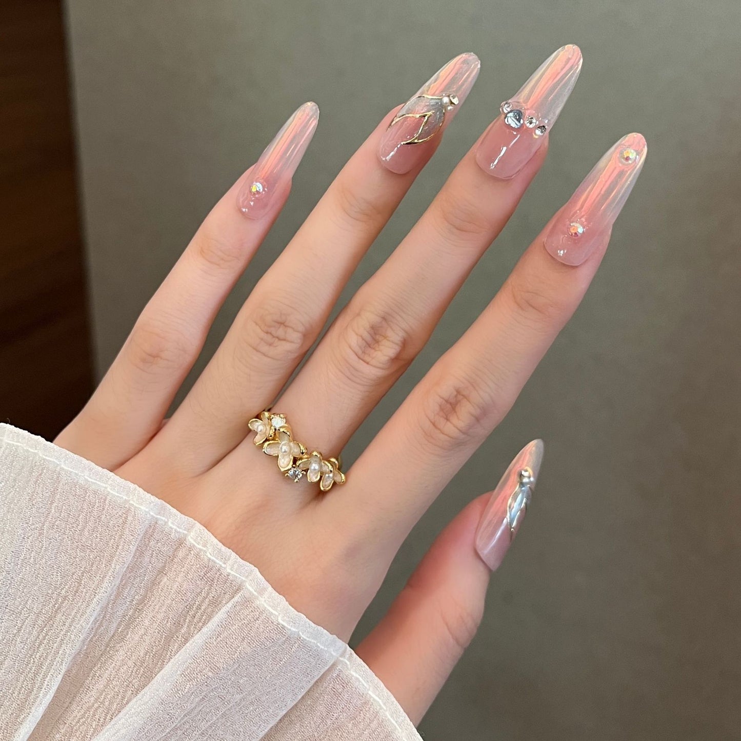 Elegante Stiletto Press-On Nagelverzierungen Brehn