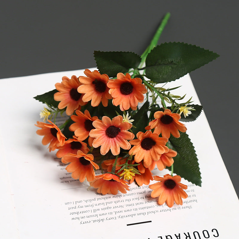 Realistische Blumenanordnung