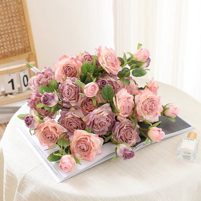 Realistischer Mehrrosetten-Blumenstrauß