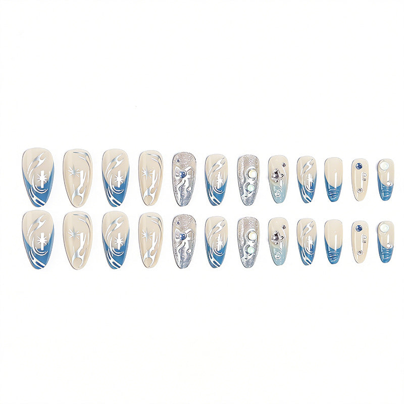 Kunstvolle 3D-Nagelspitzen mit zartem Design Brehn