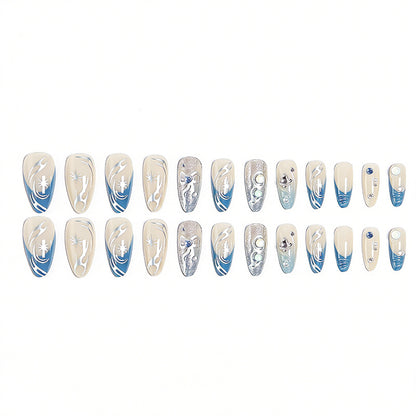Kunstvolle 3D-Nagelspitzen mit zartem Design Brehn