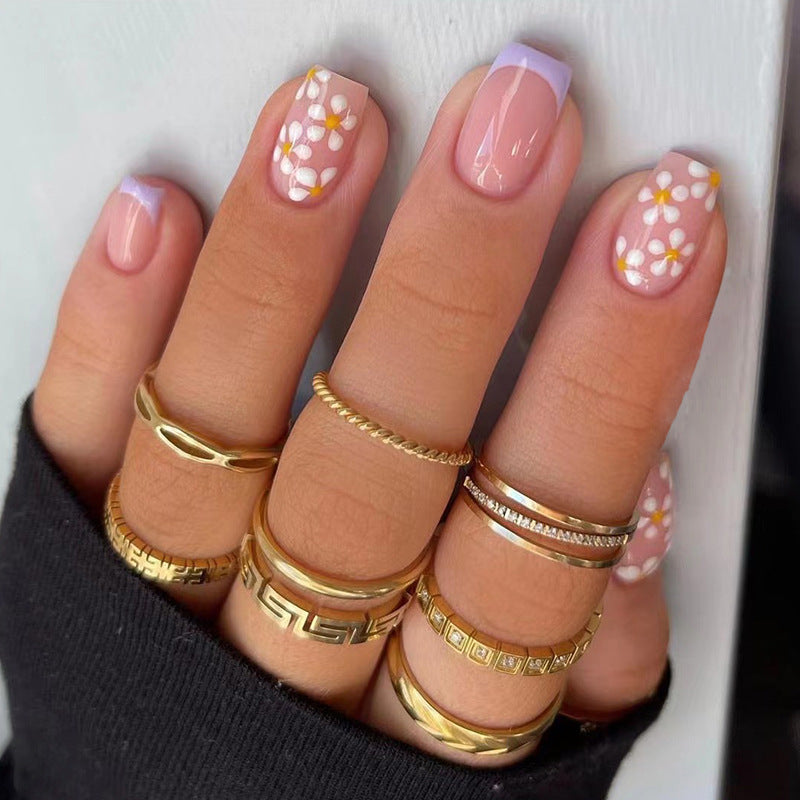 Kunstvolle Nagelkunst mit Blumen-Design und Farbverlauf Brehn