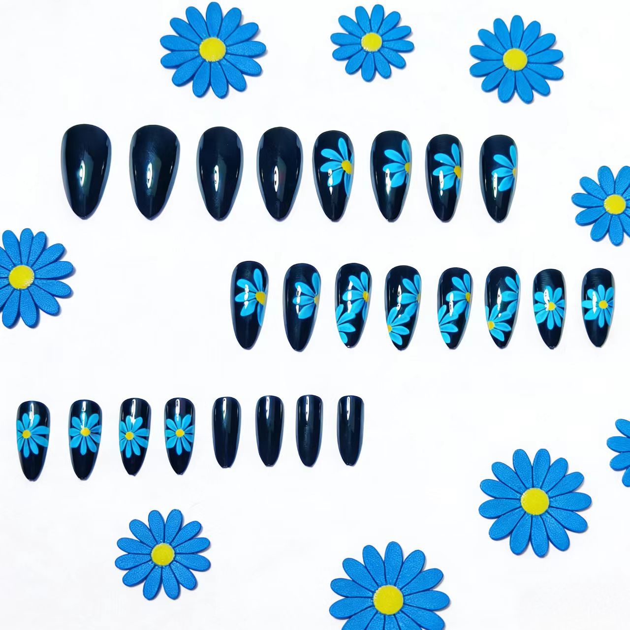 Kunstnägel mit Floralen Akzenten Brehn