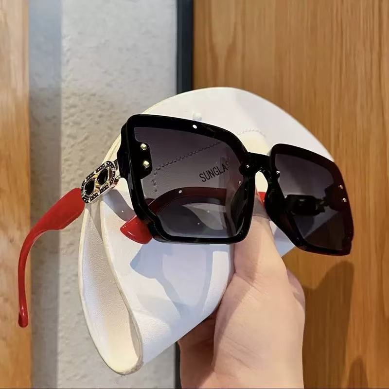 Damen oversized Sonnenbrille mit eleganten goldenen Details Brehn