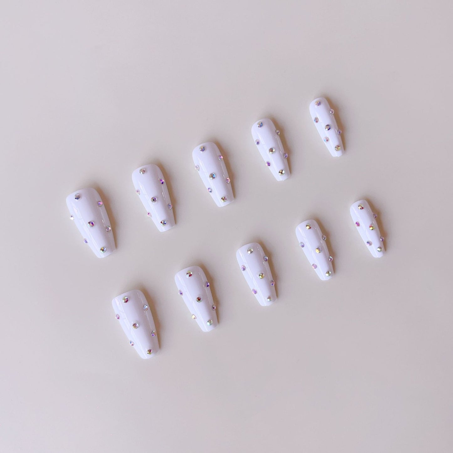 Kunstnagelset mit eleganten Strass-Verzierungen Brehn