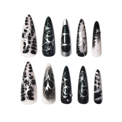 Elegante Stiletto-Nagelkunstverlängerungen mit aufwändigem Design Brehn