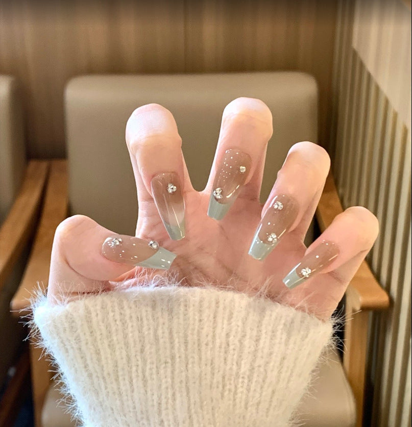 Künstlerisches Press-On Nagelset mit Sternmotiven Brehn