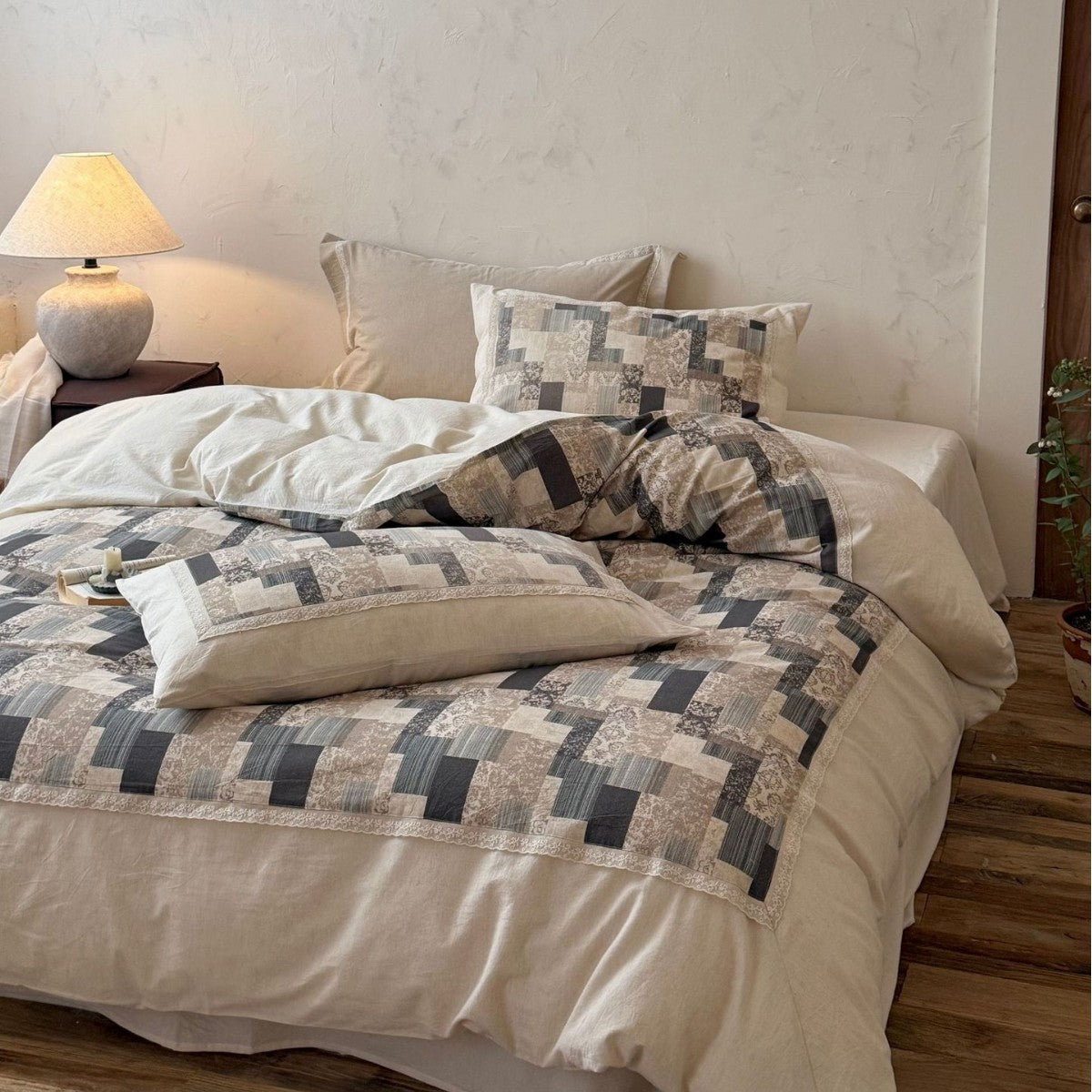 Moderne Patchwork-Bettwäschegarnitur in Leinenoptik mit Wende-Design