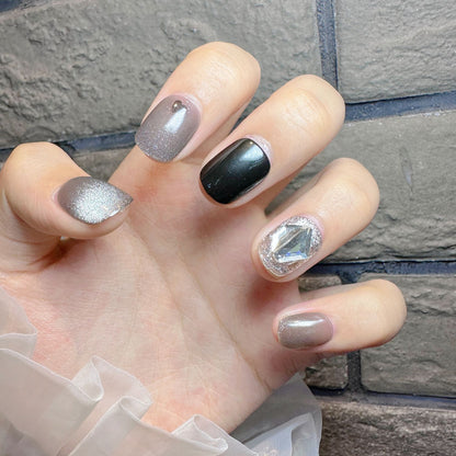 Glamorous Press-On Nail Design Brehn
