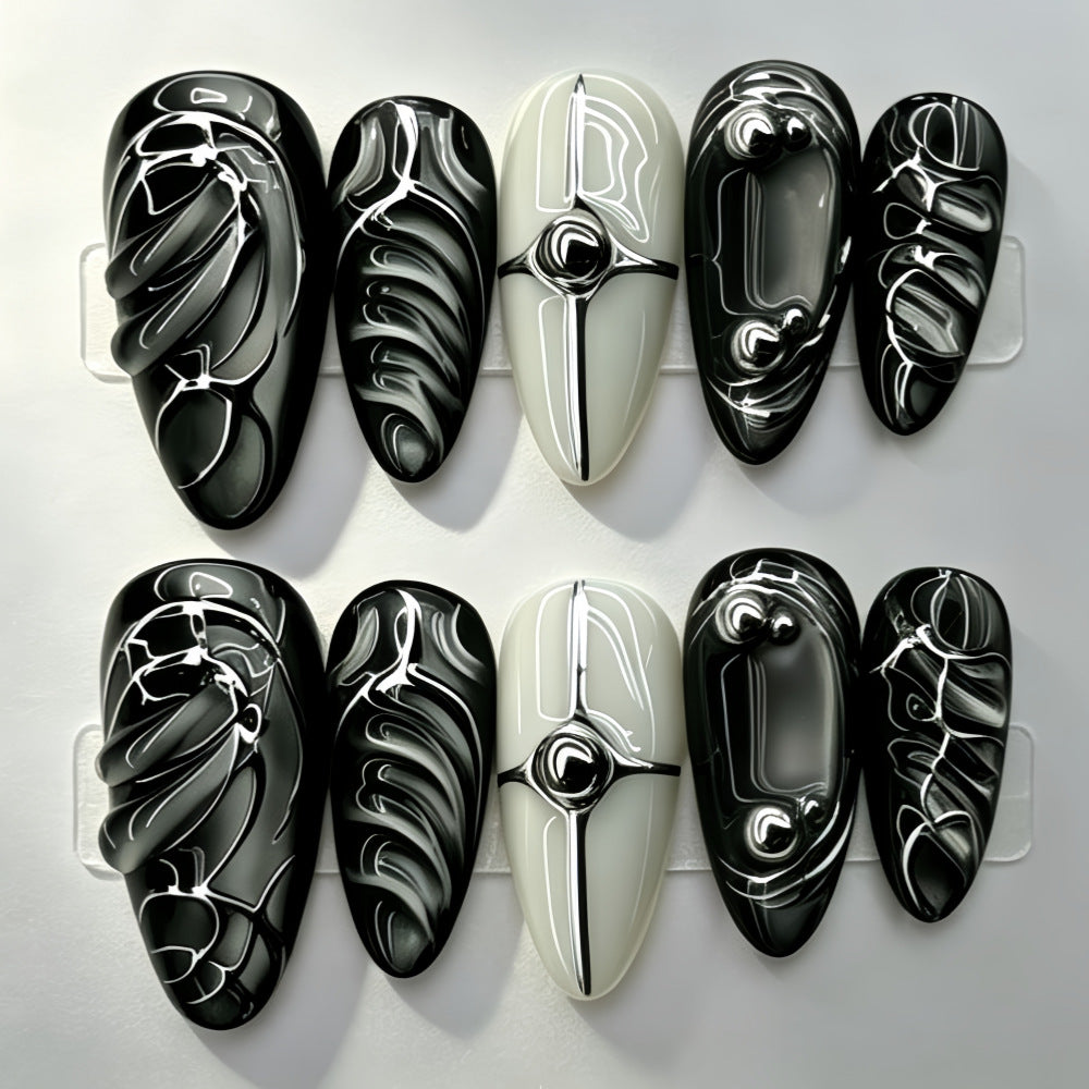 Kunstnägel mit Futuristischem Design Brehn
