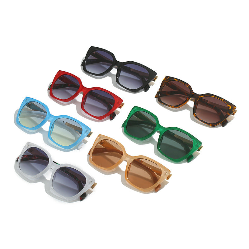 Damen Oversized-Sonnenbrille mit elegantem transparentem Rahmen und goldenen Akzenten Brehn