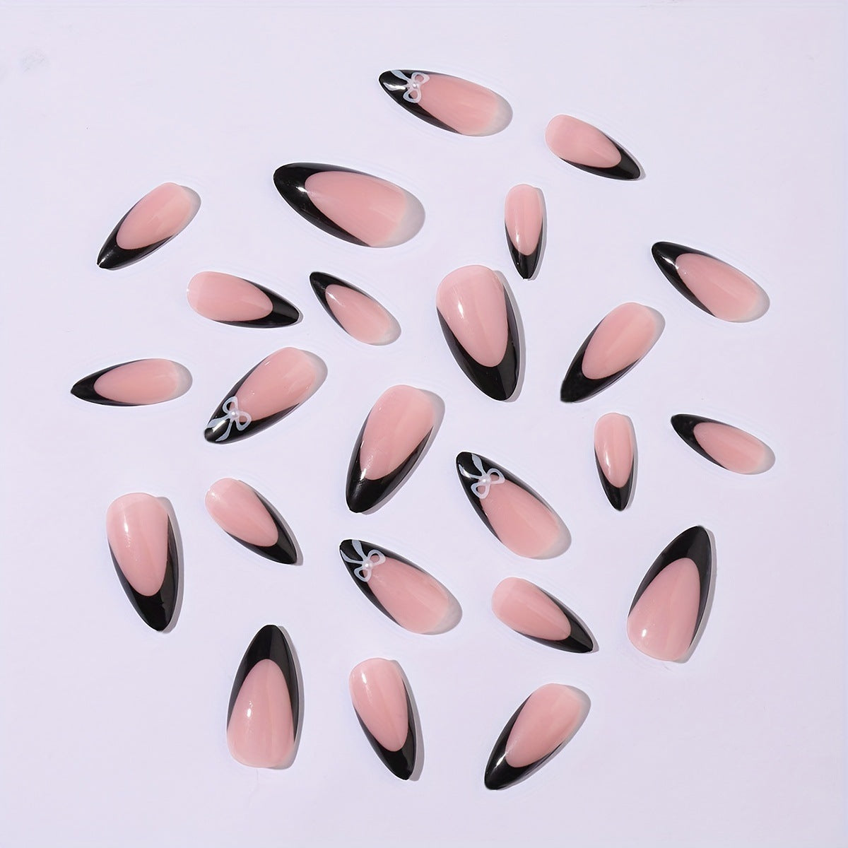 Kunstnagelset mit elegantem Schwarz-Weiß Design und niedlichen Schleifenakzenten Brehn