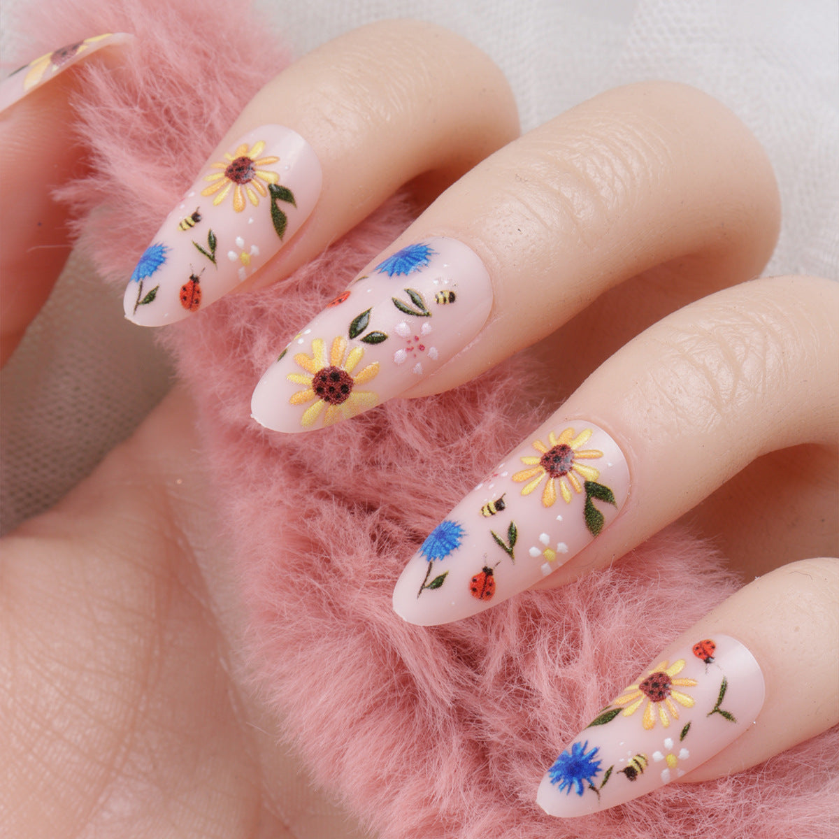 Floral Verziertes Press-On Nagelkunst Set Brehn