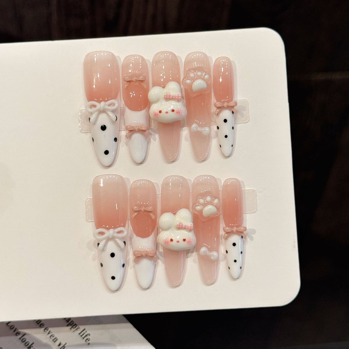 Künstlerisches Press-On Nagelkunstset mit fantasievollen Tierdesigns