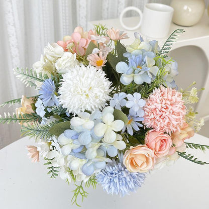 Naturalistische Blumenarrangement
