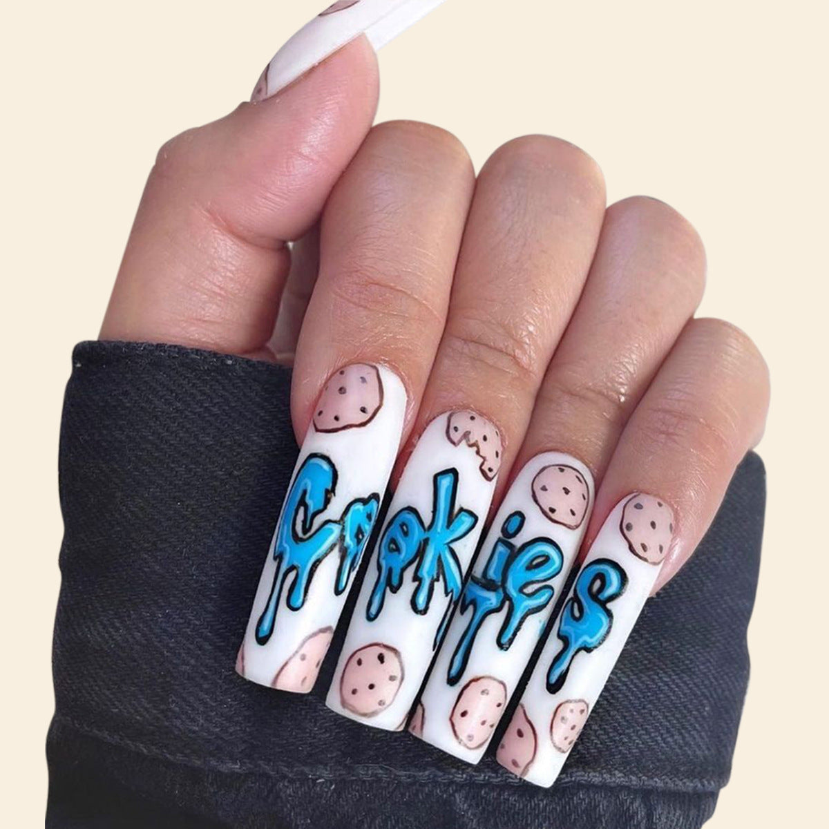 Kunstvolle Nagelkunst mit Keks-Motiv Brehn